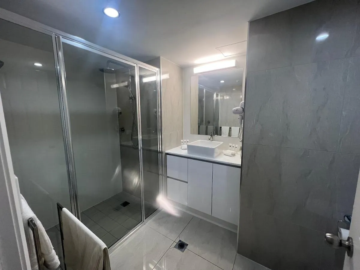 Stunning 2 Bedroom Ocean View Apartment Gold Coast
